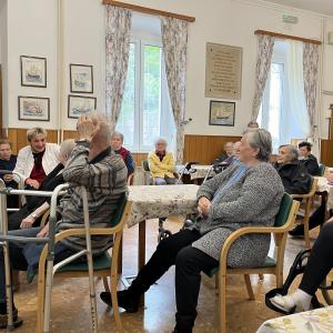 Poticanje zdravog starenja u okruženju domova za starije 